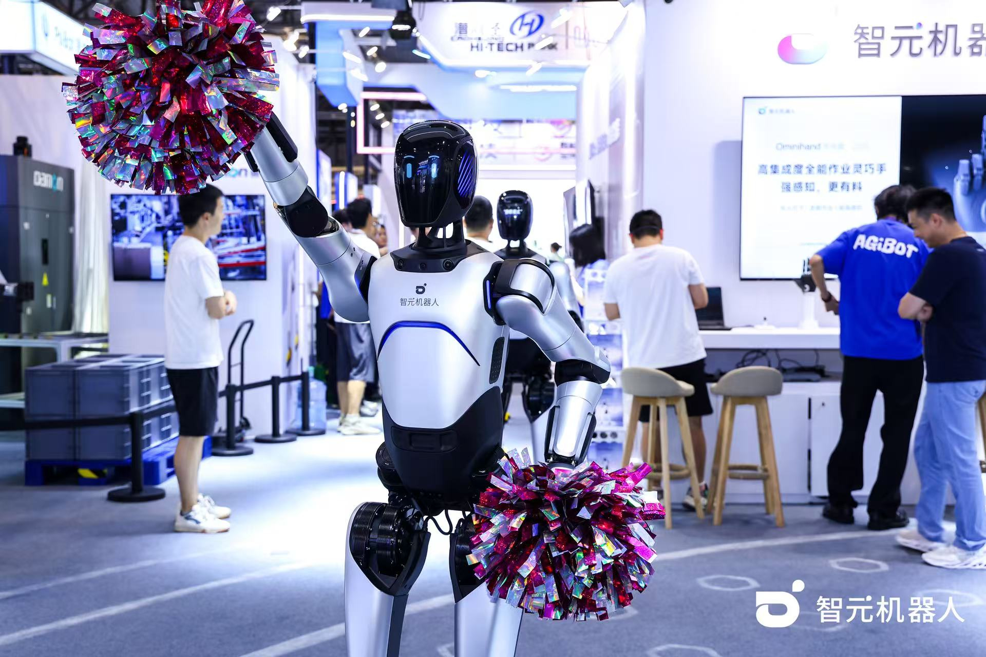 公海jcjc机器人 WAIC 首日展台火爆，机器...